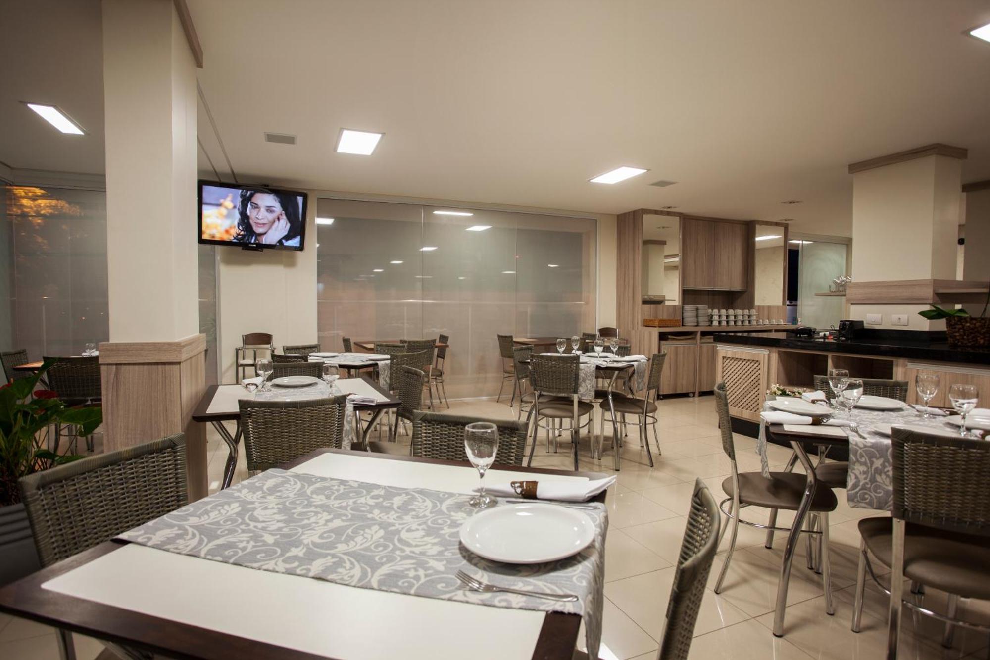 Estoril Hotel Marília Buitenkant foto