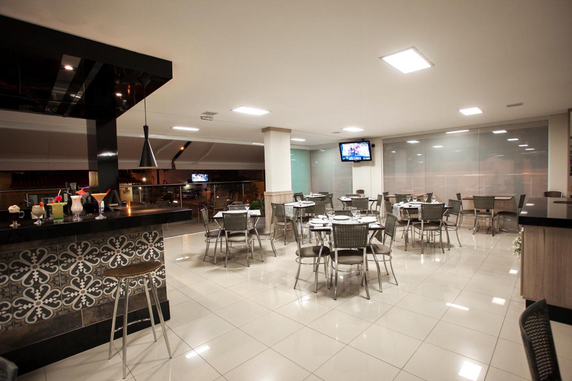 Estoril Hotel Marília Buitenkant foto