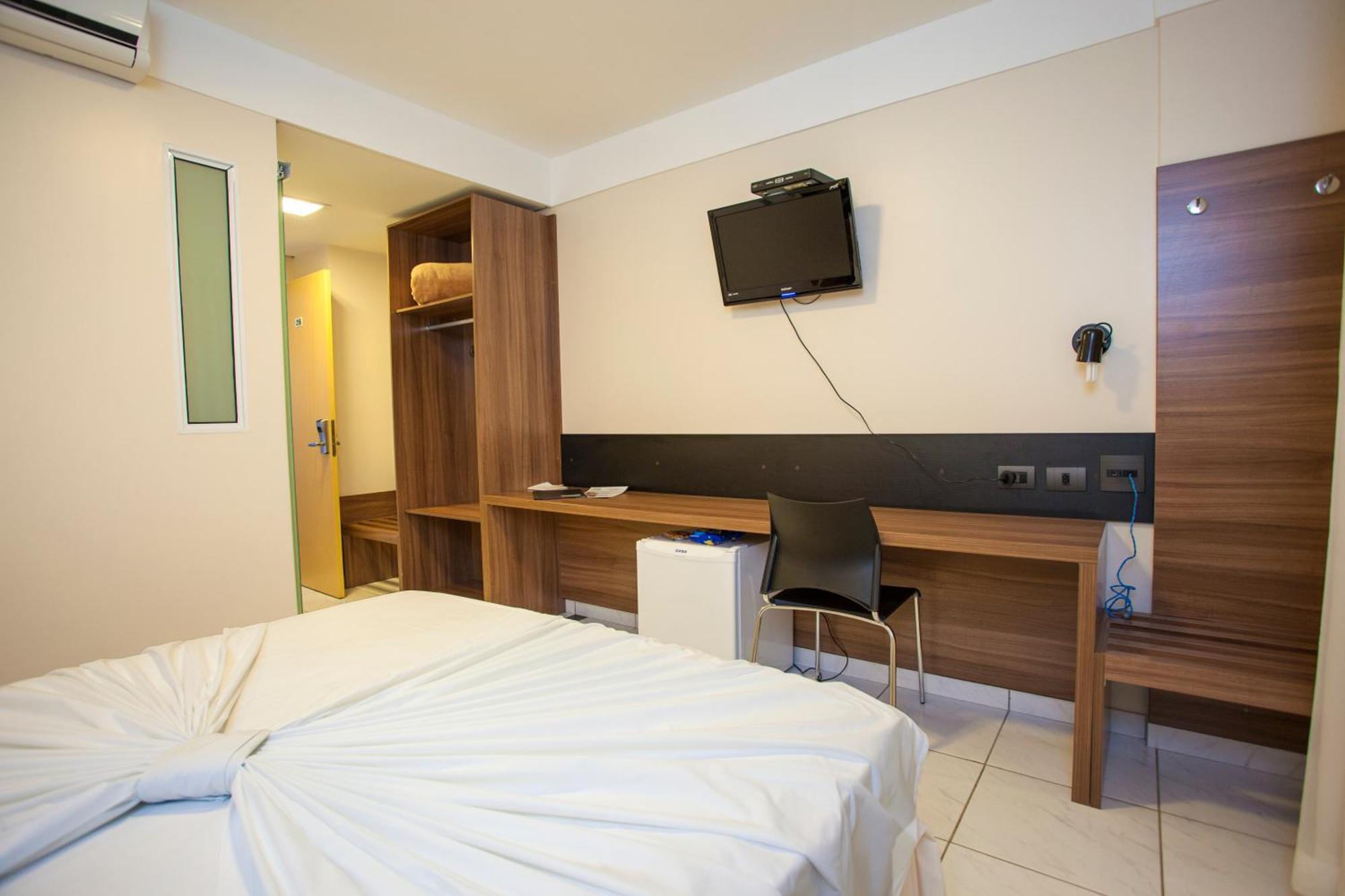 Estoril Hotel Marília Buitenkant foto